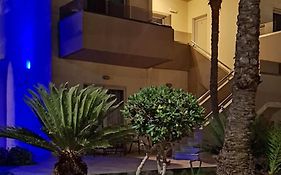 Lola'S Hotel